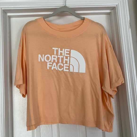 The North Face Women’s Cropped Short Sleeve Tee in Size XXL Peach - Picture 1 of 5